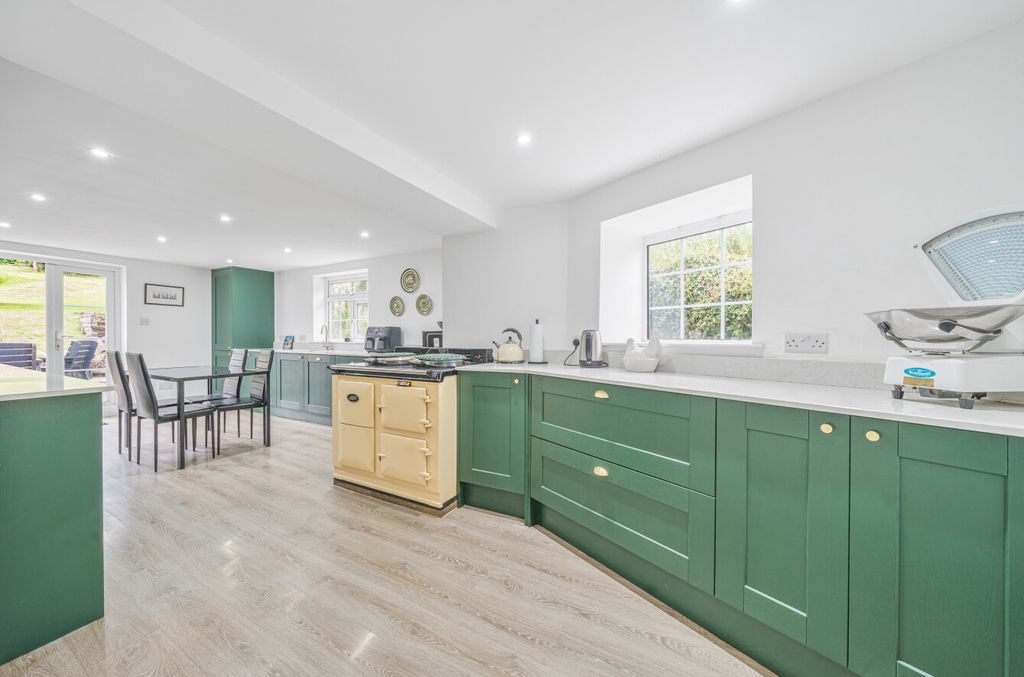Property photo 3 of 30 1299226-23-68413d...