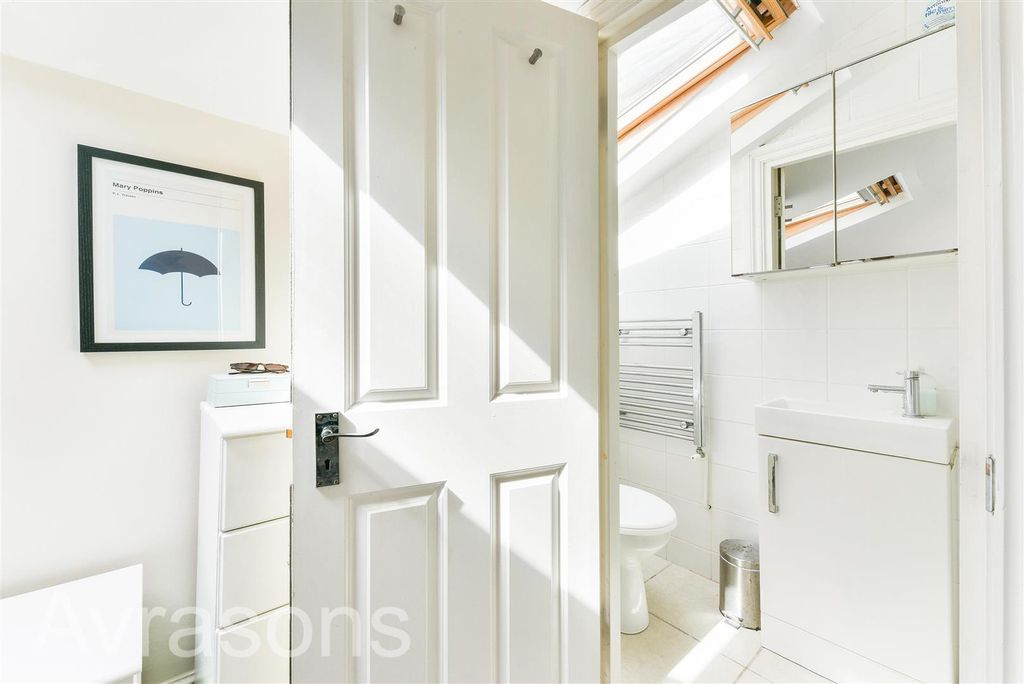 Property photo 2 of 10 Bathroom