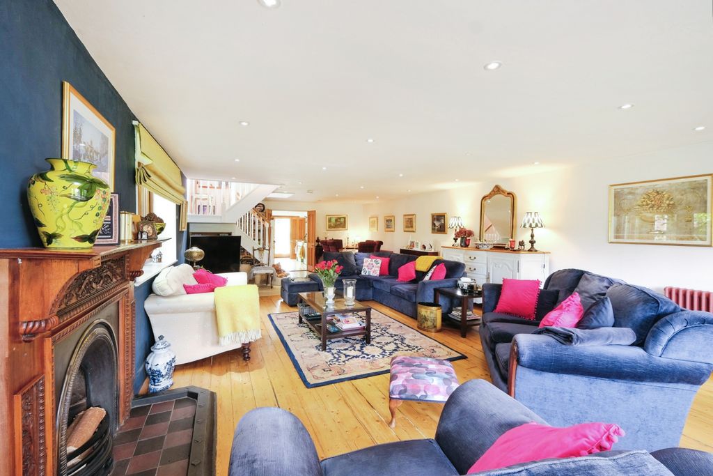 Property photo 2 of 15