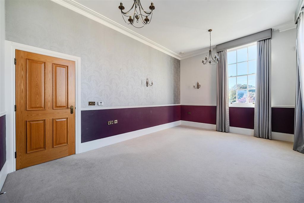 Property photo 3 of 20 Sitting/Dining Room