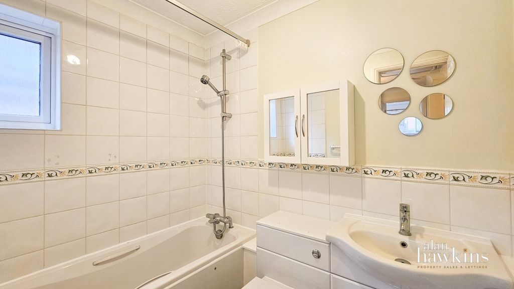 Additional image 10 of 3 bed link detached house to rentLyme Way, Abbey Meads SN25