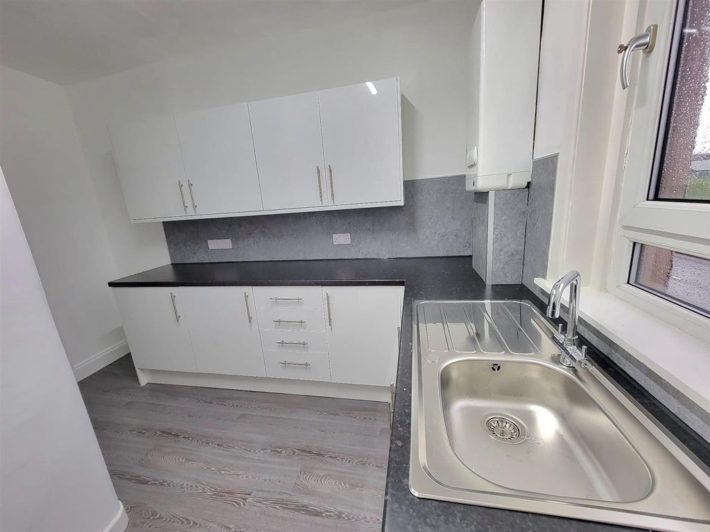 Property photo 3 of 12 Rdc0312Glei Kitchen (1).Jpeg