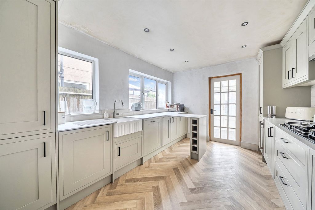 Property photo 2 of 22 Picture No. 31