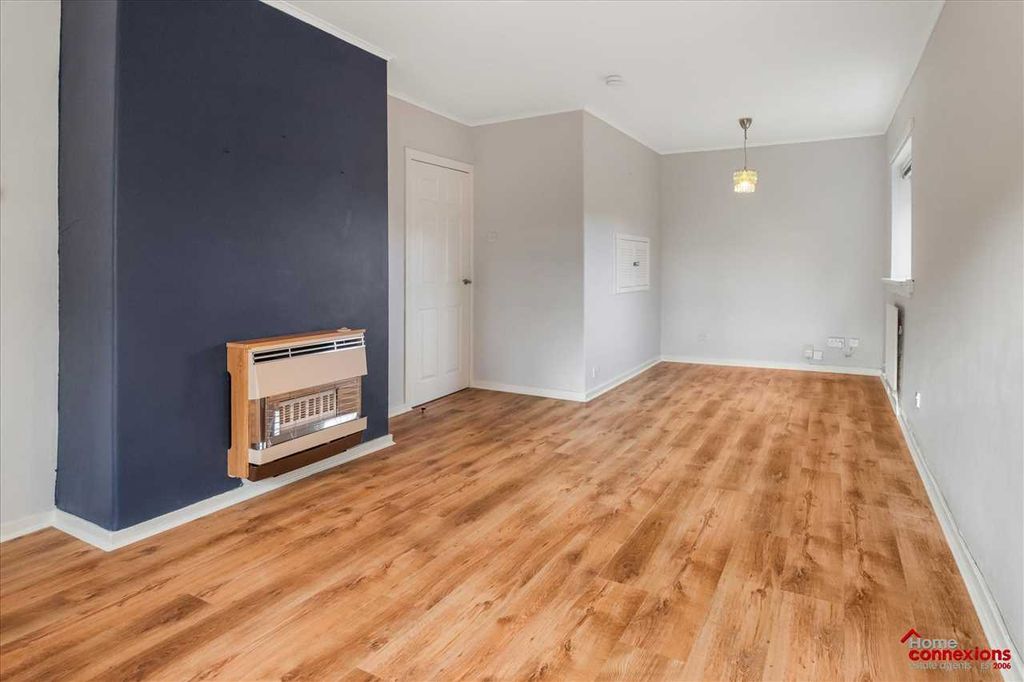 Property photo 3 of 18 Lounge Dining (2)