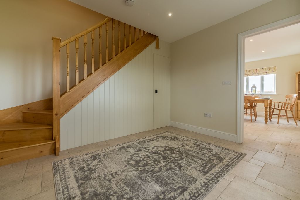 Property photo 2 of 24 Entrance Hall