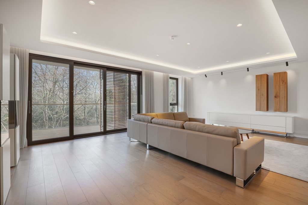 Property photo 2 of 25