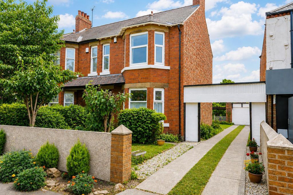 Property photo 1 of 18 External