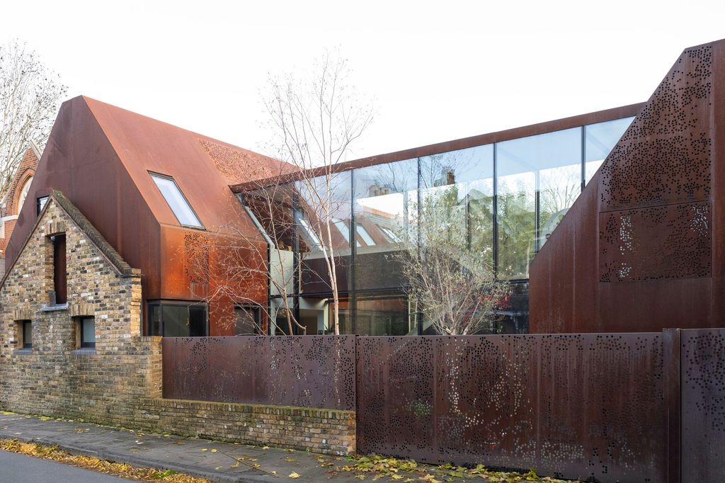 Property photo 1 of 27