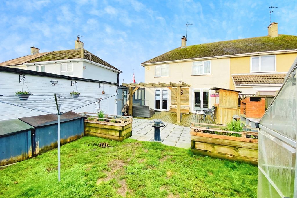 Property photo 2 of 21