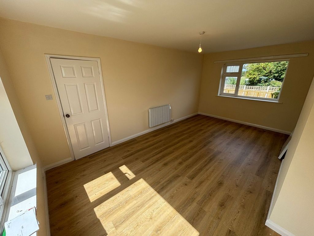Property photo 2 of 14 Lounge