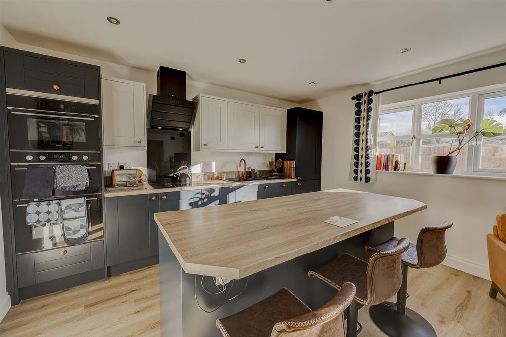 Property photo 2 of 24 Kitchen Diner