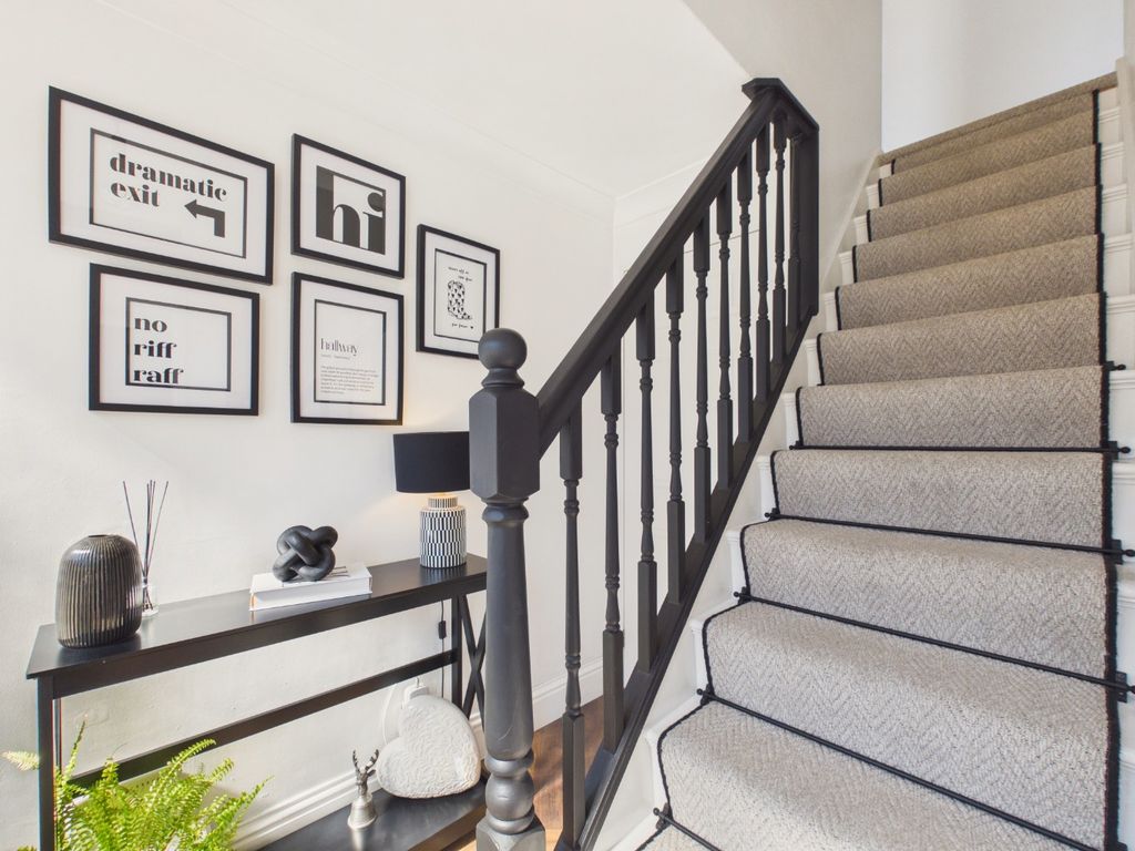 Property photo 2 of 19 5064202