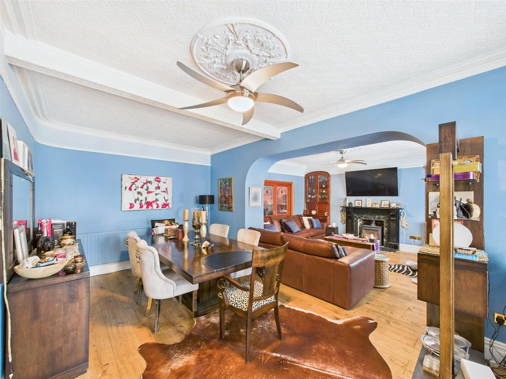 Property photo 3 of 32 Cam04045G0-Pr0035-Still027.Jpg