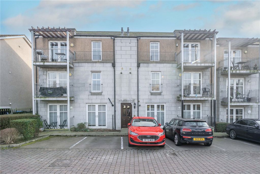 Property photo 1 of 24 Queens Road 1