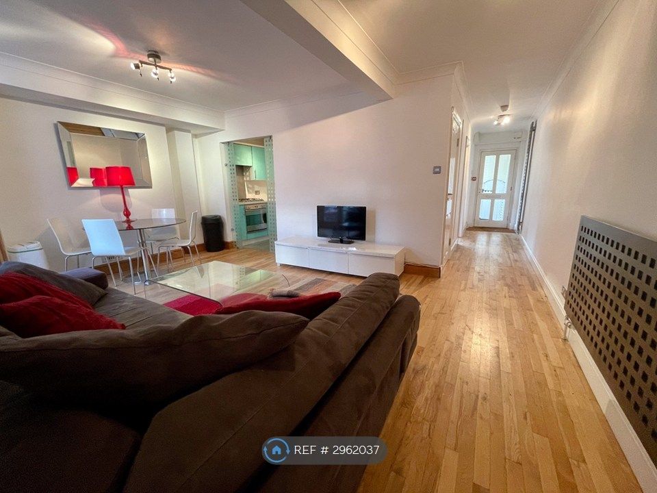 Property photo 2 of 13 Lounge