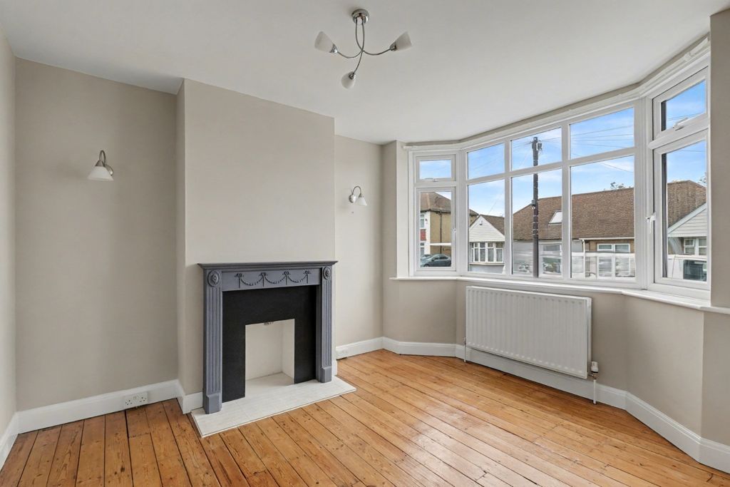 Property photo 2 of 18 4380915