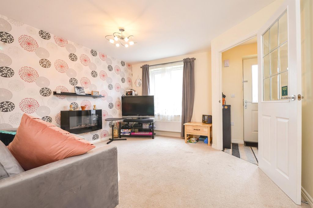 Property photo 3 of 13