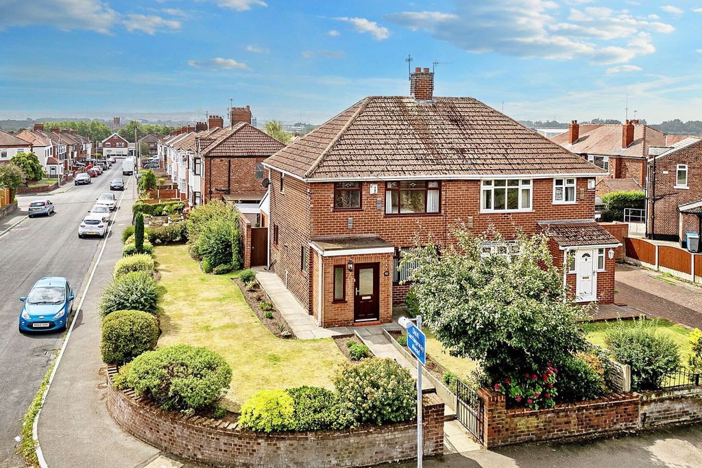 Property photo 1 of 32
