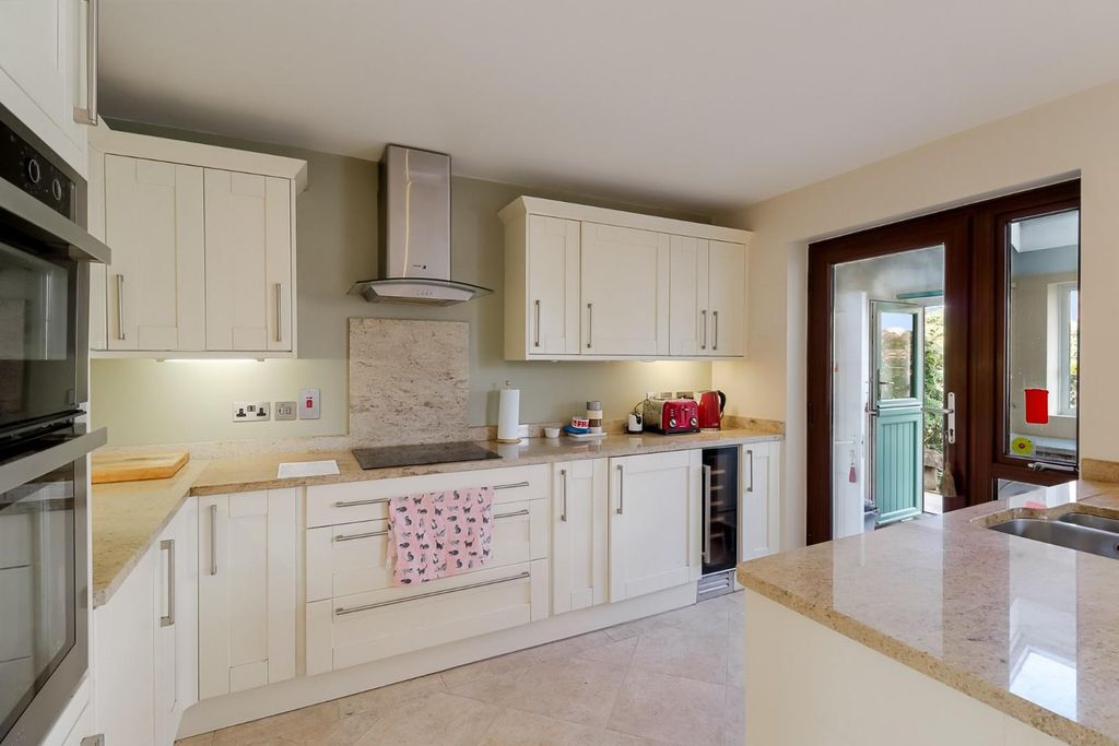 Property photo 3 of 24 4-Bed-House-Prestbury (21).Jpg