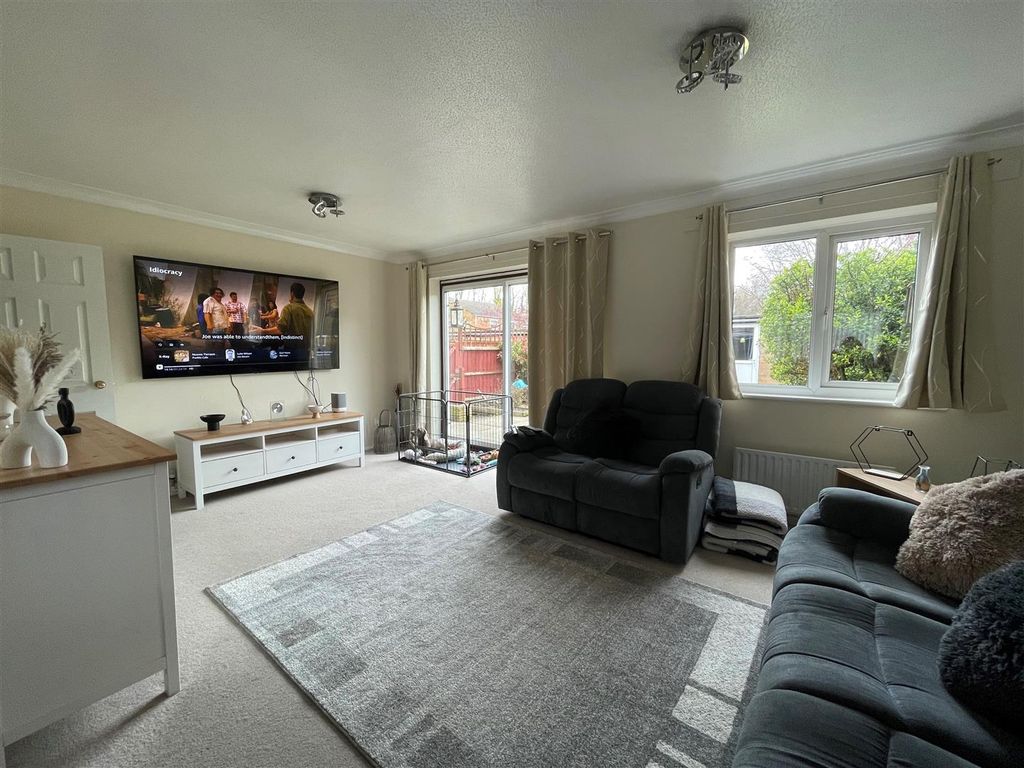 Property photo 3 of 12 Lounge 2.Jpg