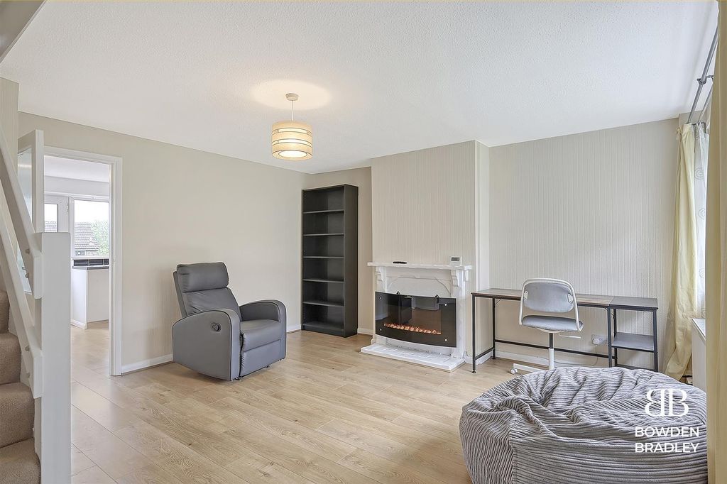 Property photo 3 of 17 Living Room