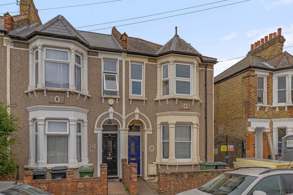 Property photo 1 of 11 21 Rathfern Road, Se6 - 12