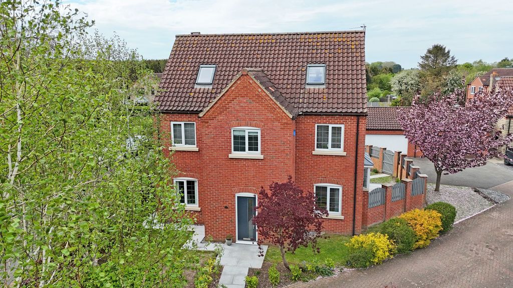 Property photo 1 of 33