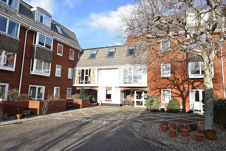 Property photo 1 of 12