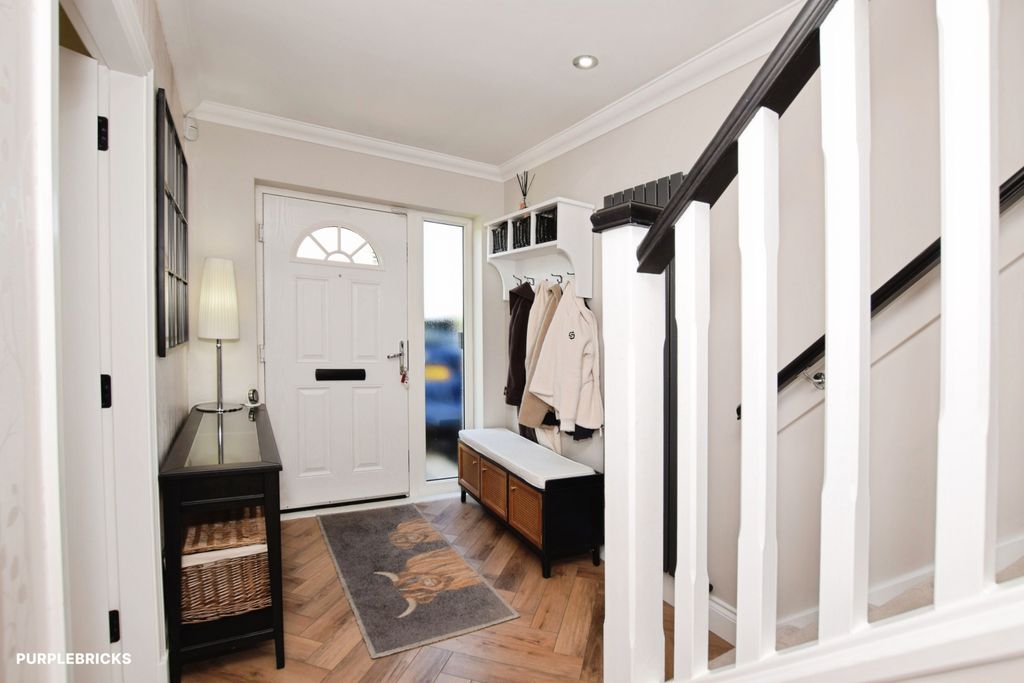 Property photo 2 of 51 Entrance Hall