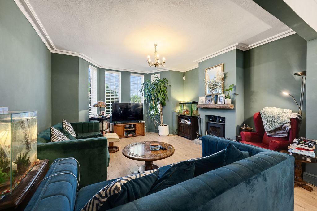 Property photo 2 of 19