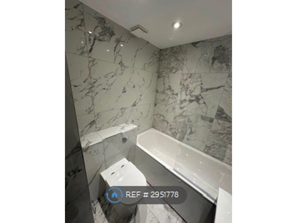 Property photo 3 of 13 Bathroom Pix 3