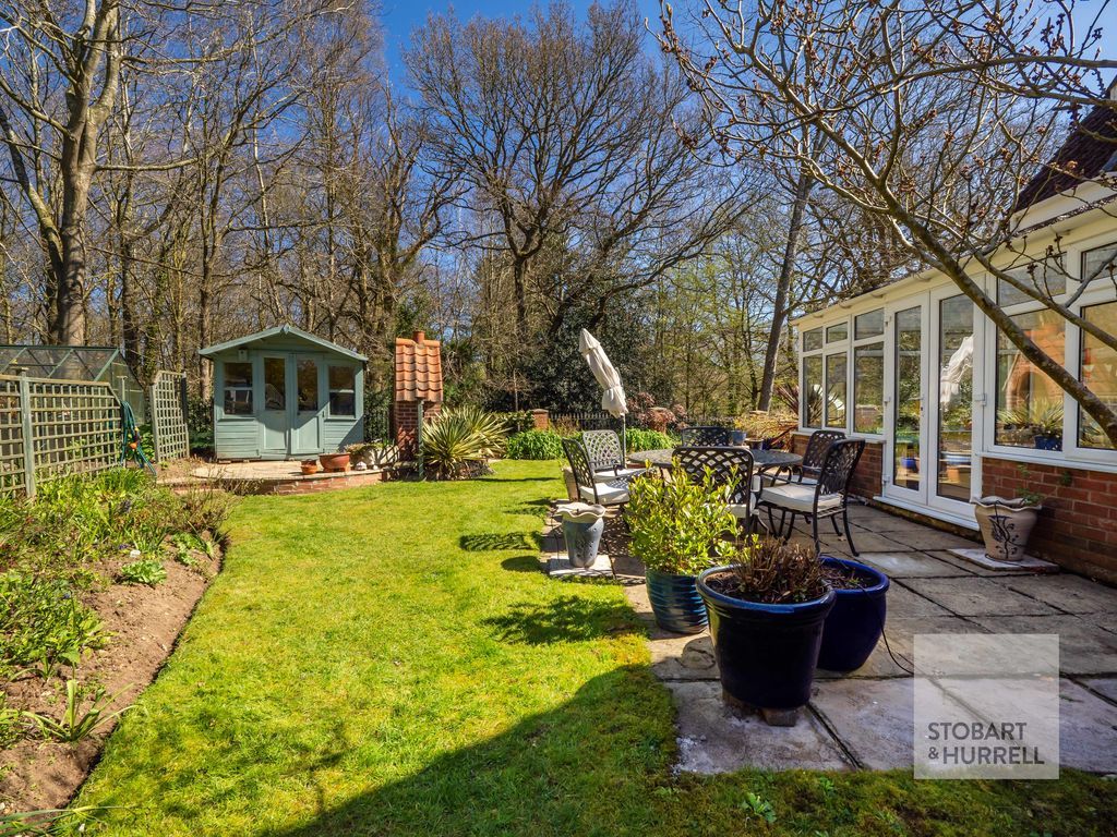 Property photo 2 of 46 Summer House
