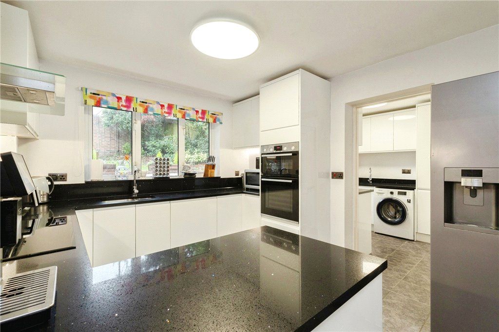 Property photo 3 of 17 Kitchen