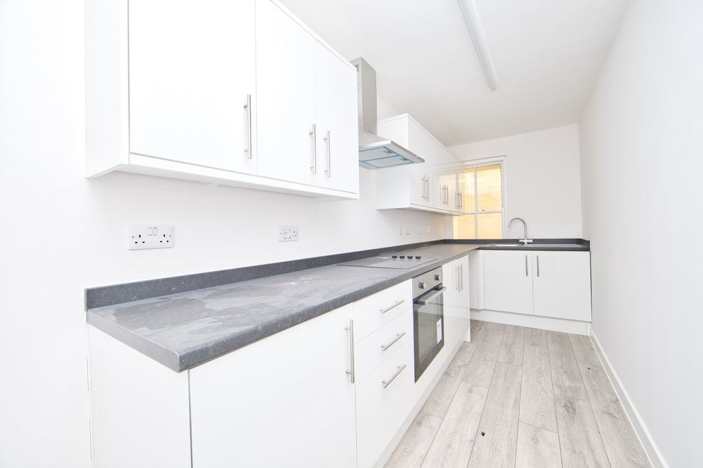 Property photo 3 of 8 Picture 3