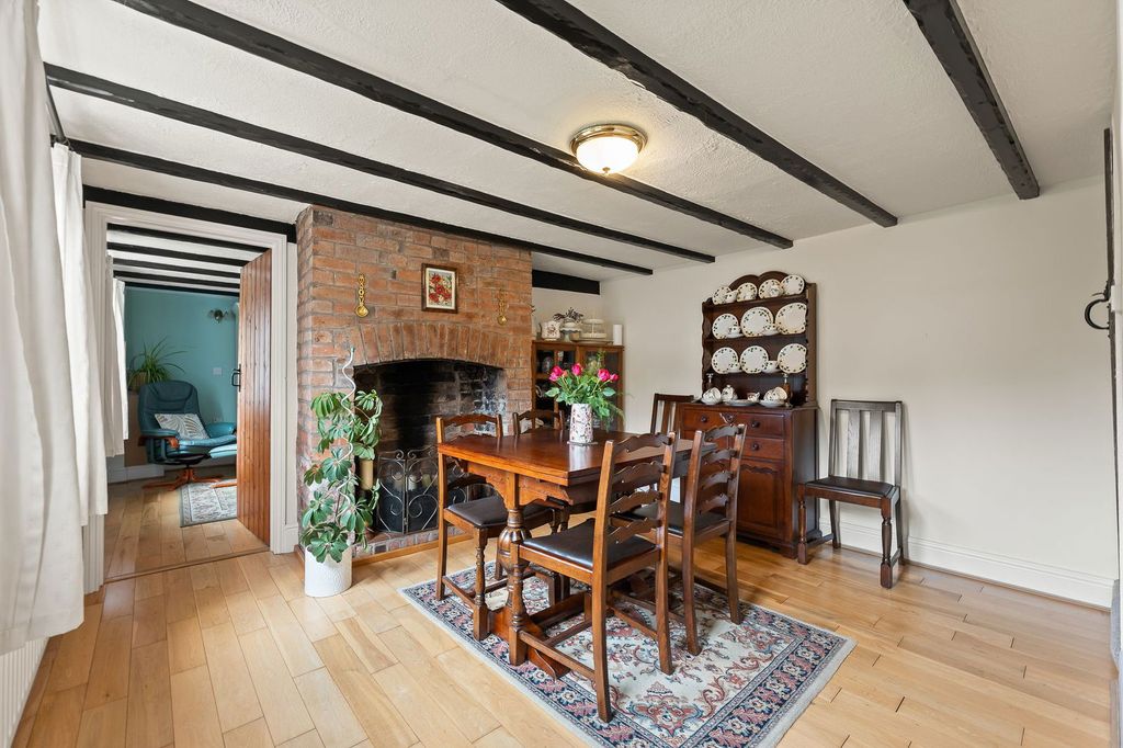 Property photo 2 of 33