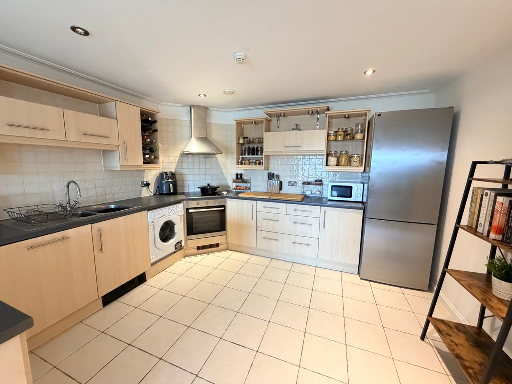 Property photo 3 of 21 Kitchen