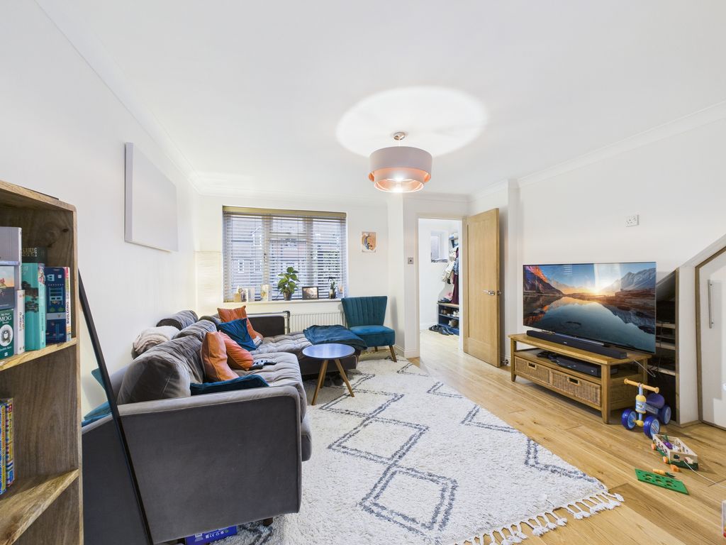 Property photo 2 of 16 Cam04018G0-Pr0408-Still010