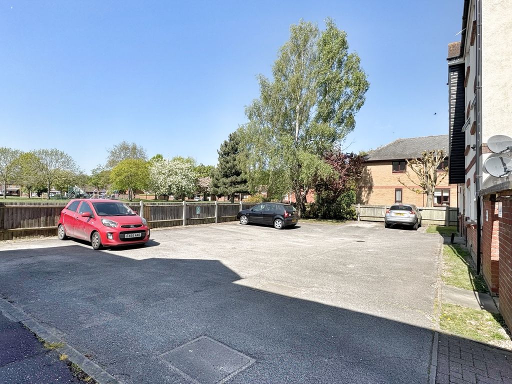 Property photo 2 of 12