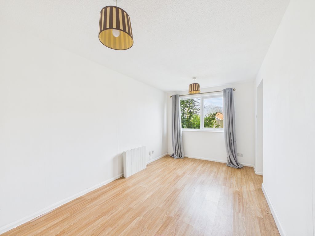 Property photo 3 of 6 Lounge