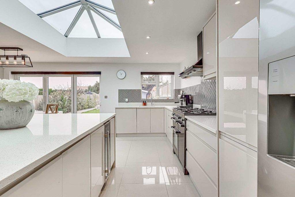 Property photo 3 of 48