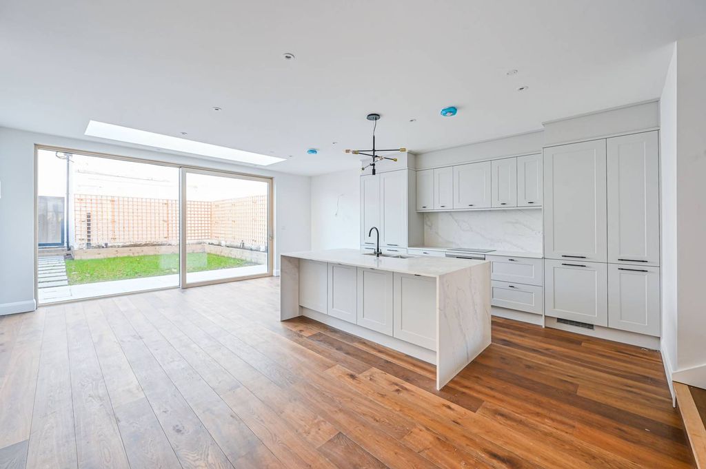 Property photo 1 of 31