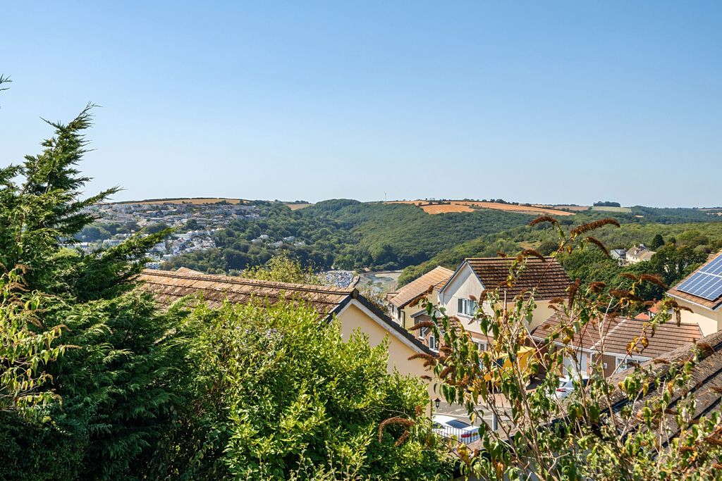 Property photo 2 of 13 4-6A7c937918A09-1...