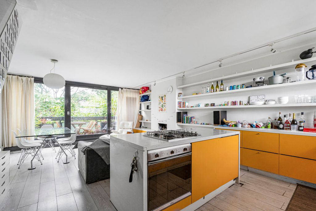 Property photo 2 of 19 Kitchen