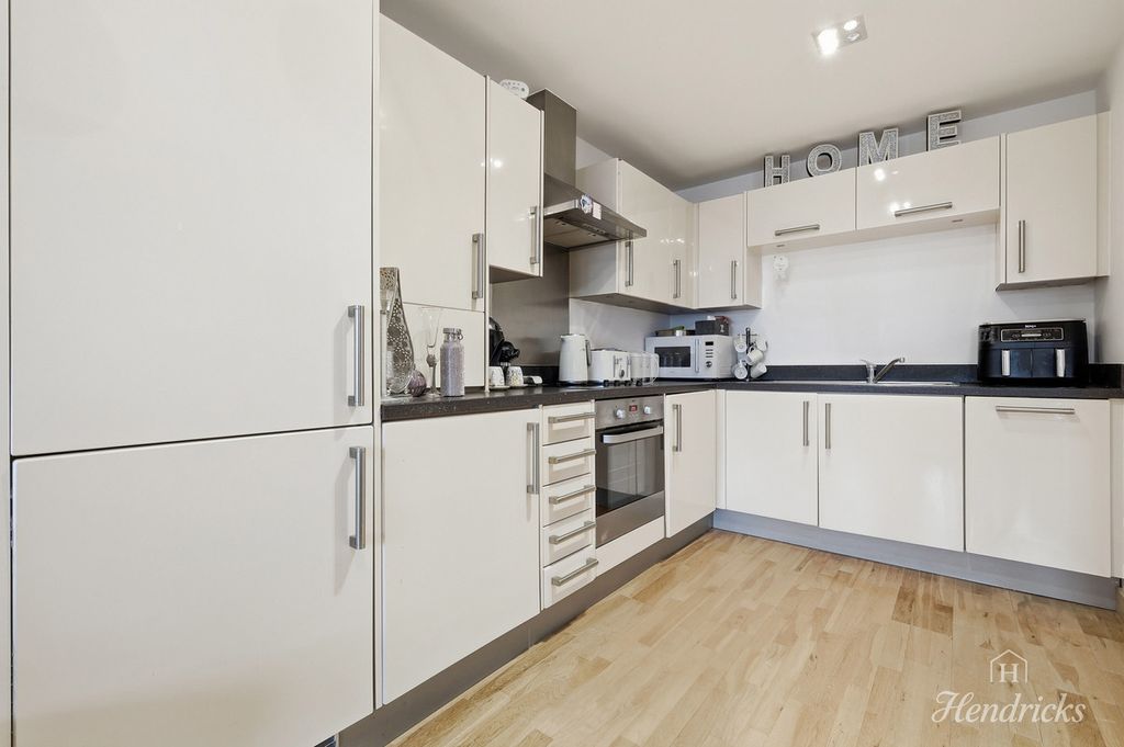 Property photo 2 of 24