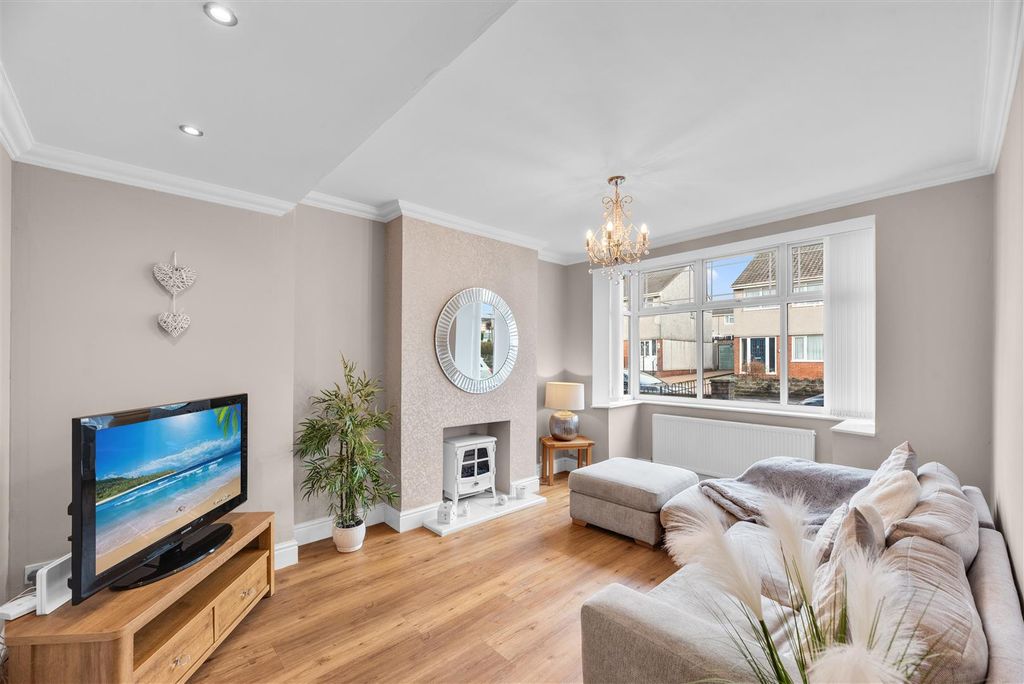 Property photo 3 of 19 Living Room