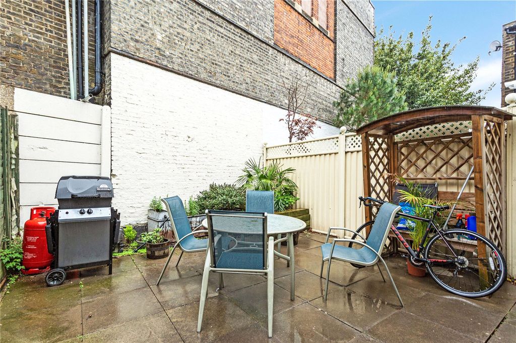 Property photo 3 of 11 Picture No. 02