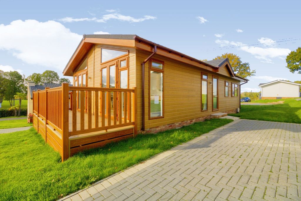 Property photo 1 of 11 Front External