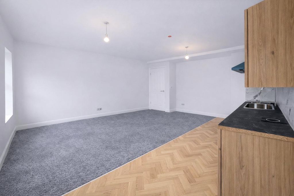 Property photo 3 of 8 Open Planned