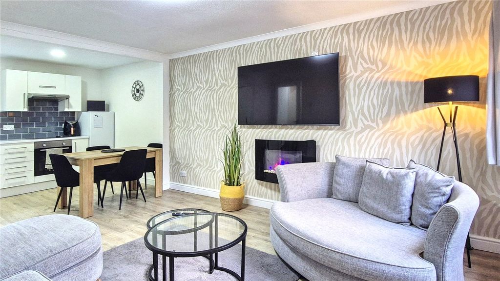 Property photo 2 of 15 Picture No. 25