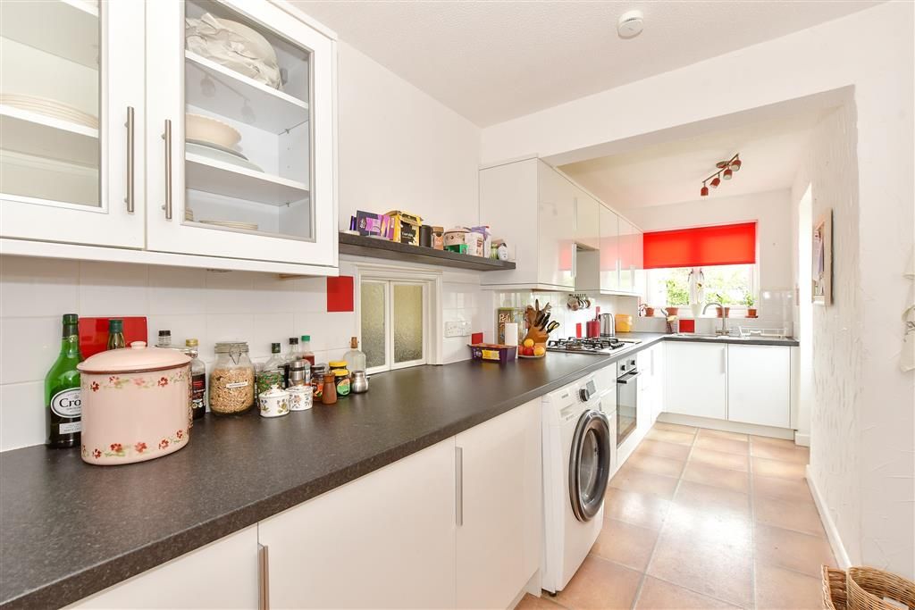 Property photo 3 of 11 Kitchen